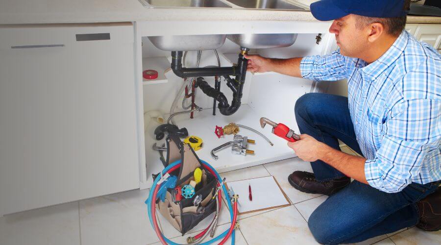 Expert burst pipe repair services in Rosiclare, IL